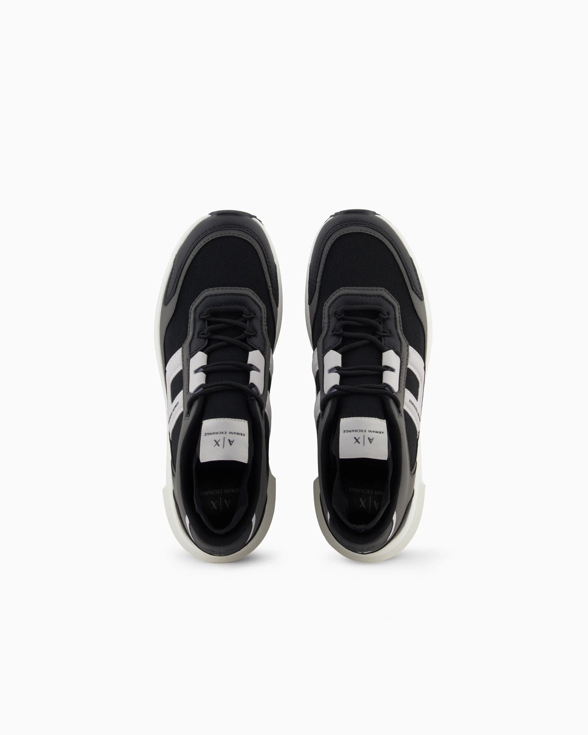 Sneakers with contrasting details