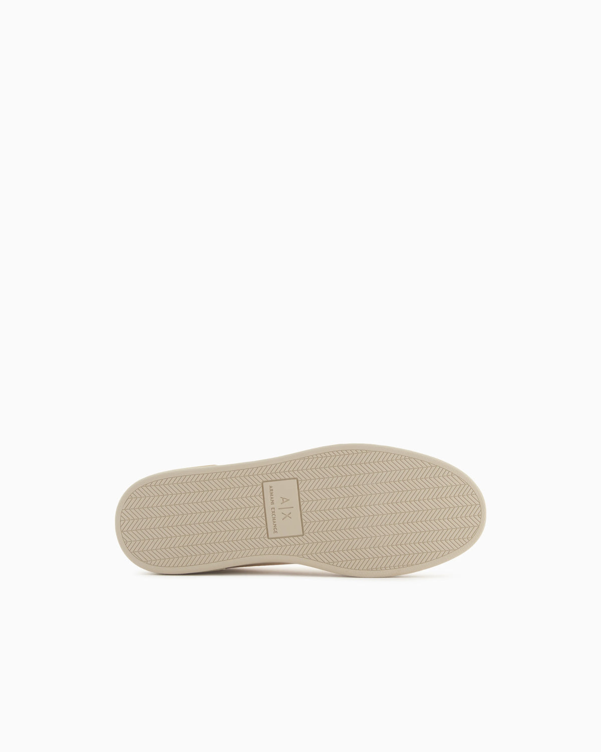 Sneakers with contrasting sole
