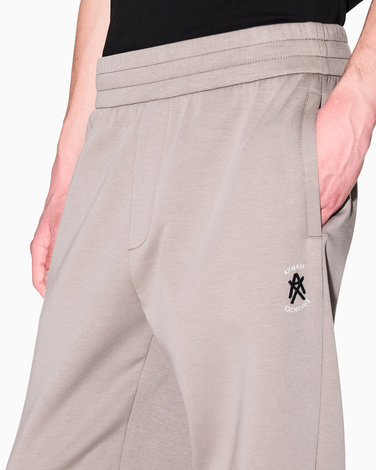 Jogger pants with metal logo