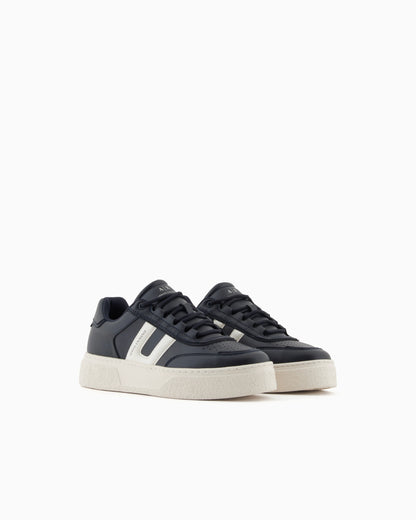 Sneakers with side detail