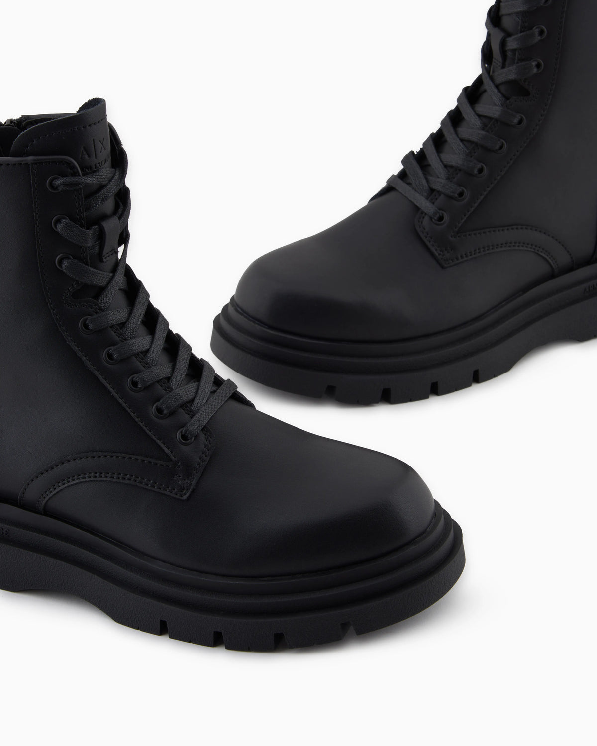 Leather amphibians