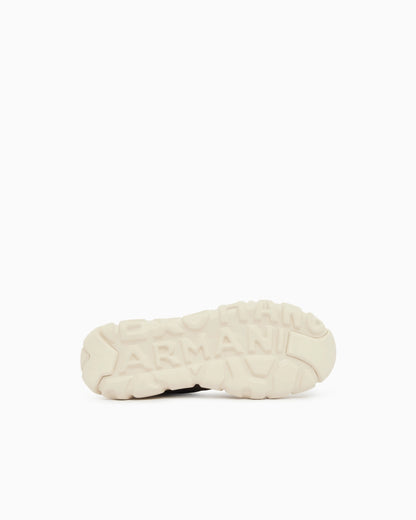 Sneakers with oversized sole and contrasting inserts