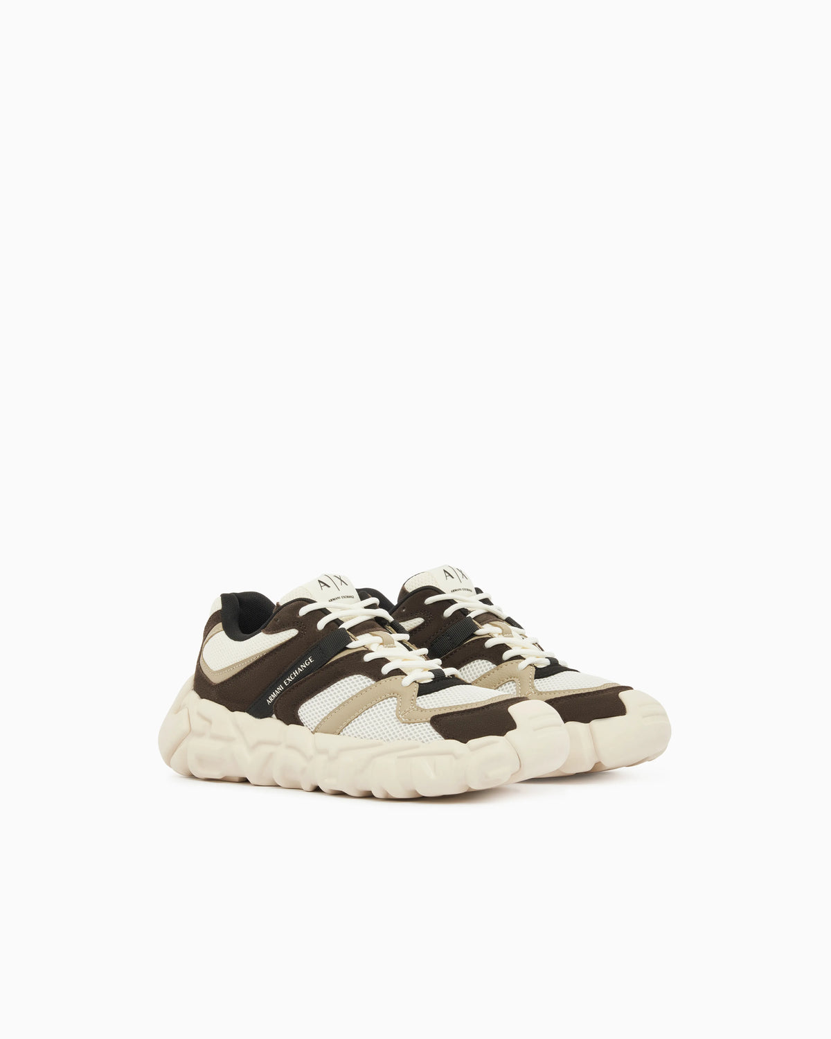 Sneakers with oversized sole and contrasting inserts