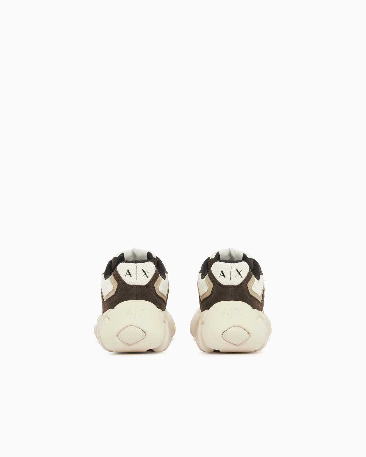 Sneakers with oversized sole and contrasting inserts