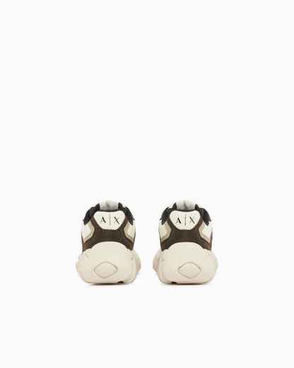 Sneakers with oversized sole and contrasting inserts