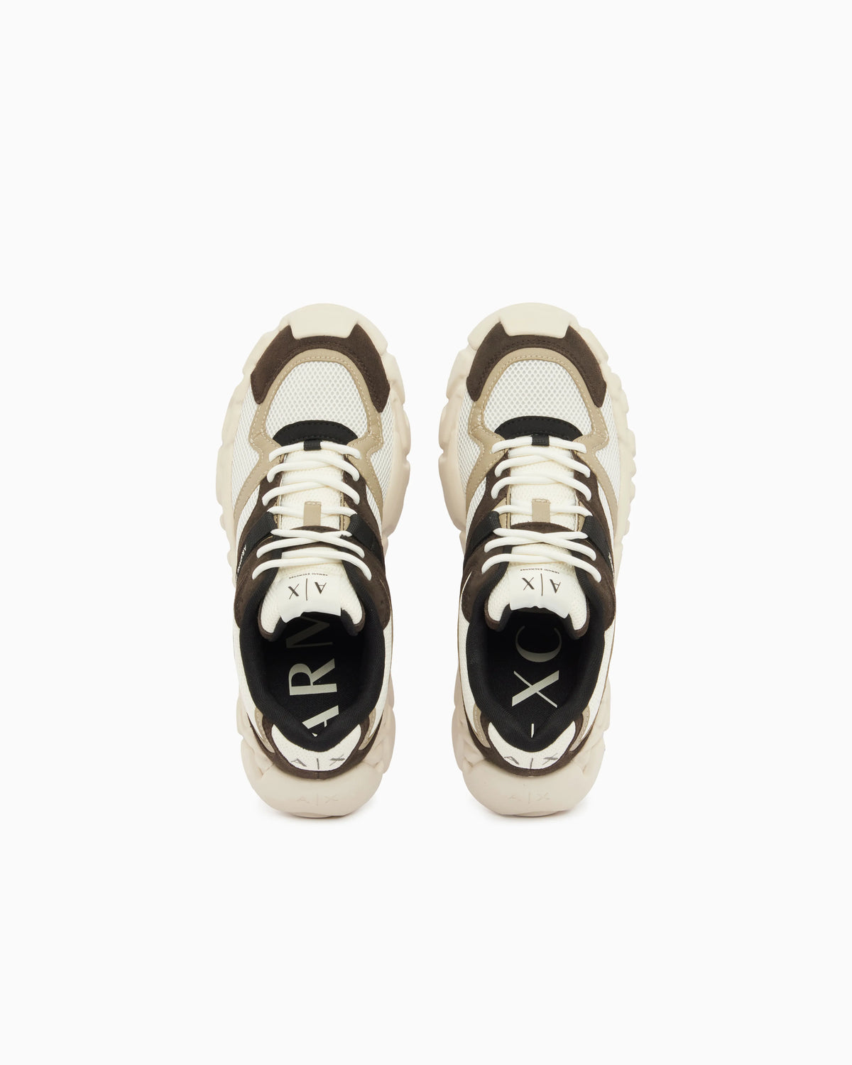 Sneakers with oversized sole and contrasting inserts