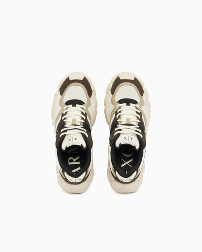 Sneakers with oversized sole and contrasting inserts