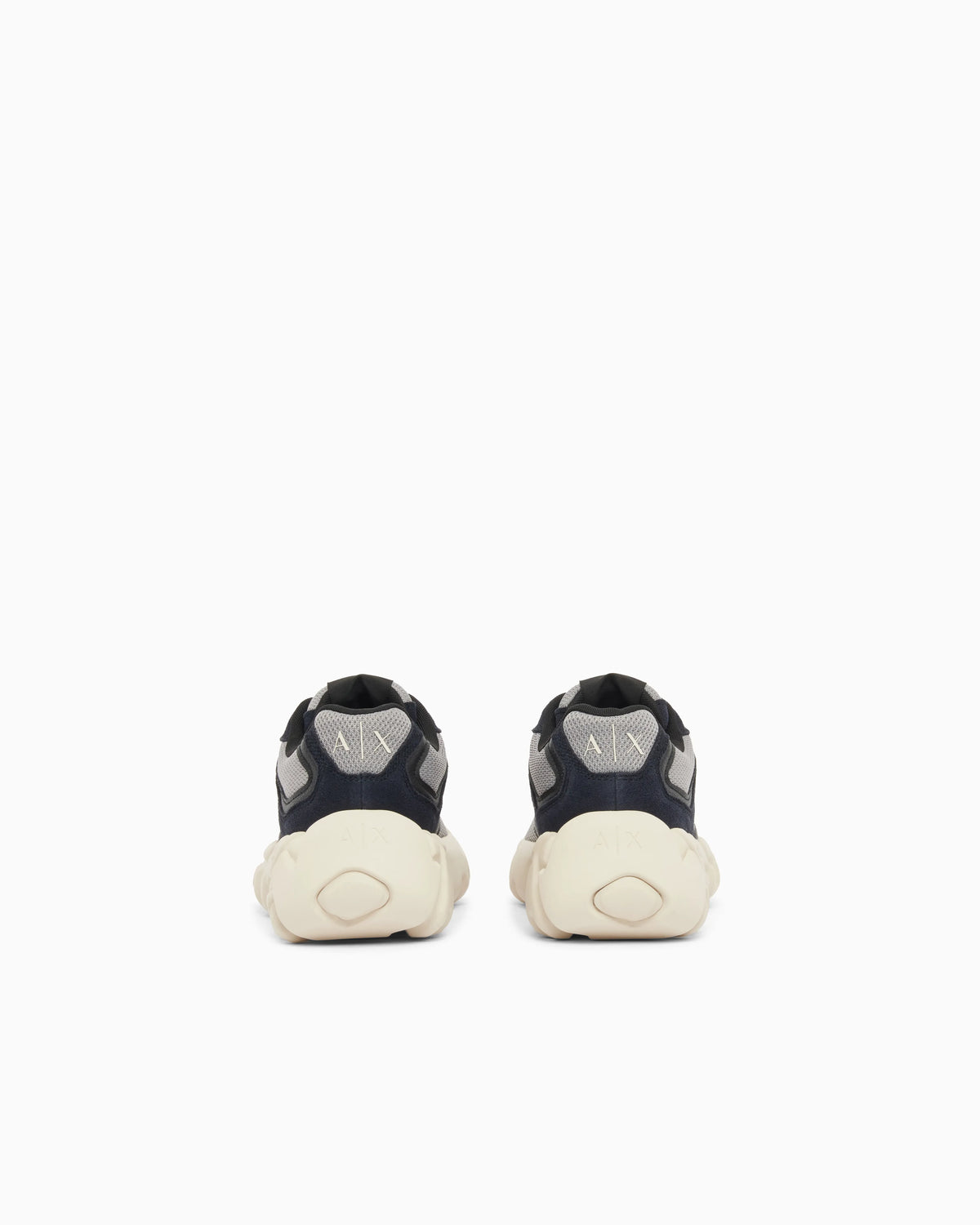 Sneakers with oversized sole and contrasting inserts