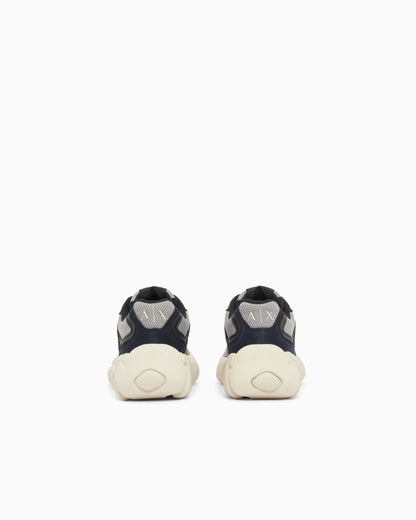 Sneakers with oversized sole and contrasting inserts