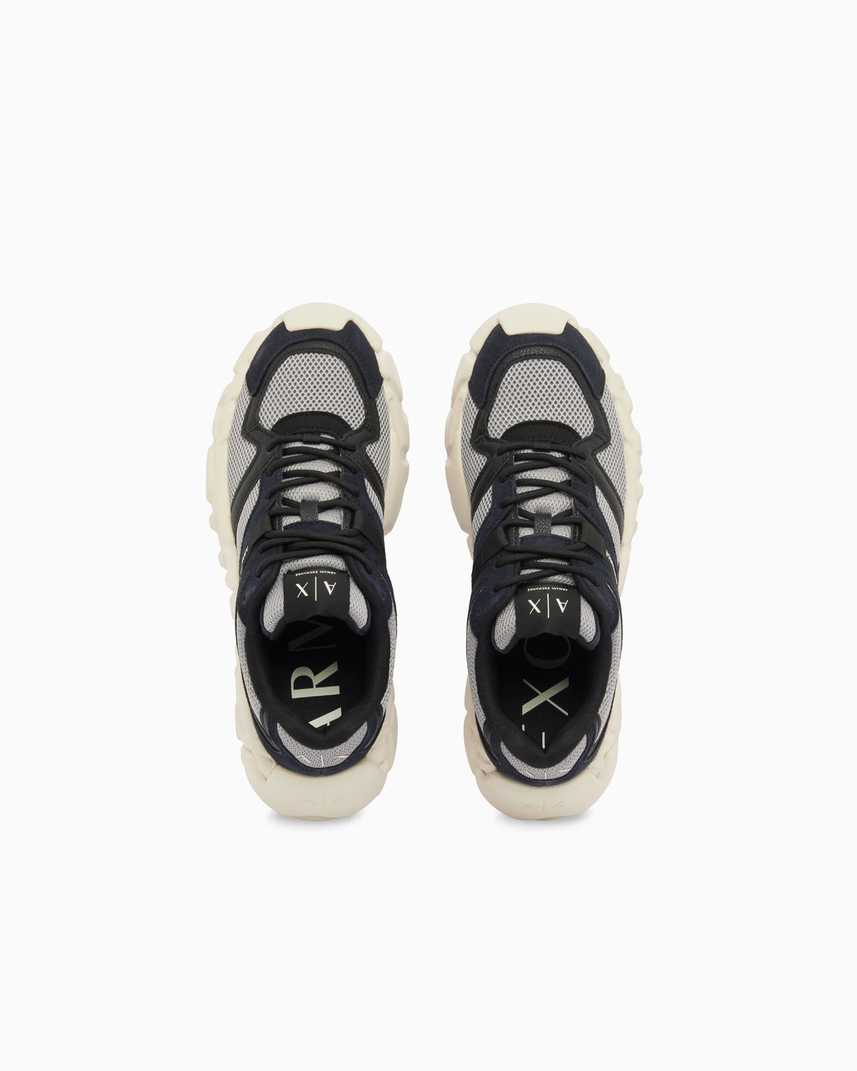 Sneakers with oversized sole and contrasting inserts