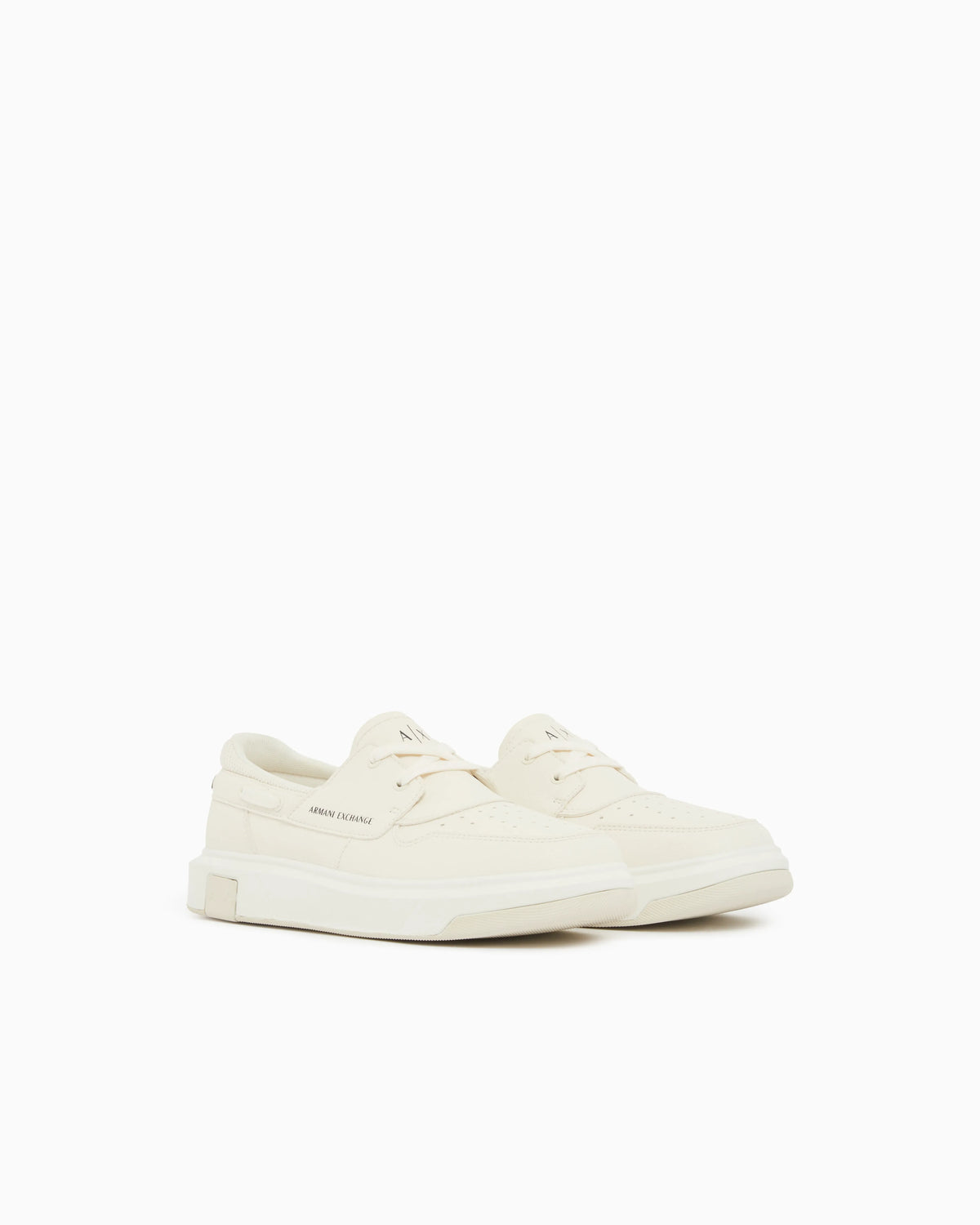 Sneakers with crossed laces and logo