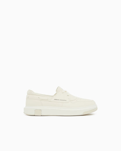 Sneakers with crossed laces and logo