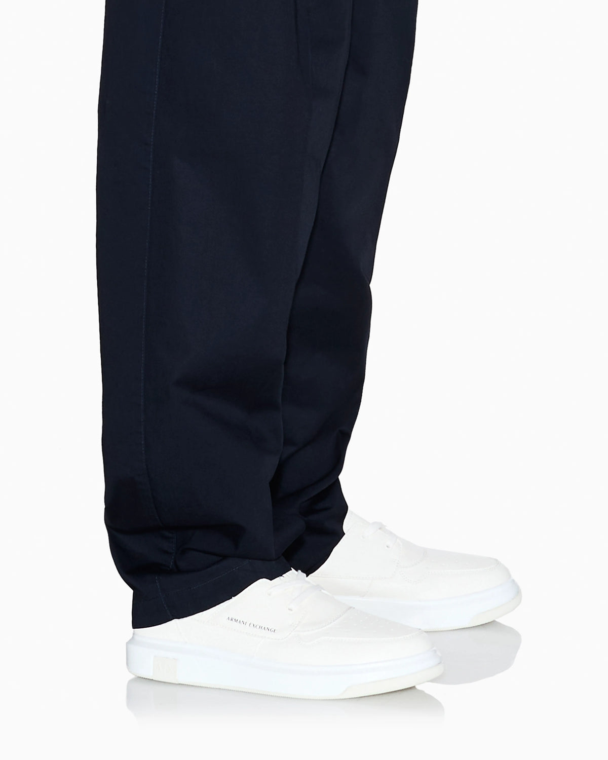 Sneakers with crossed laces and logo