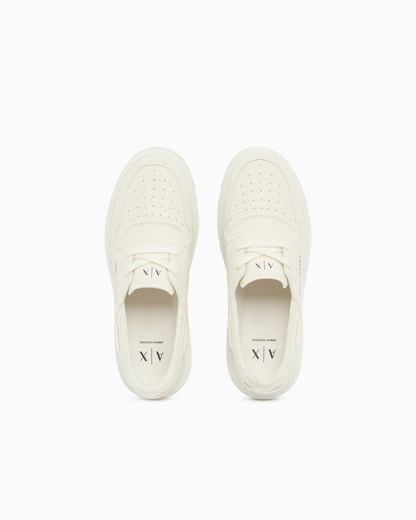 Sneakers with crossed laces and logo