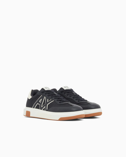 Sneakers with contrasting logo