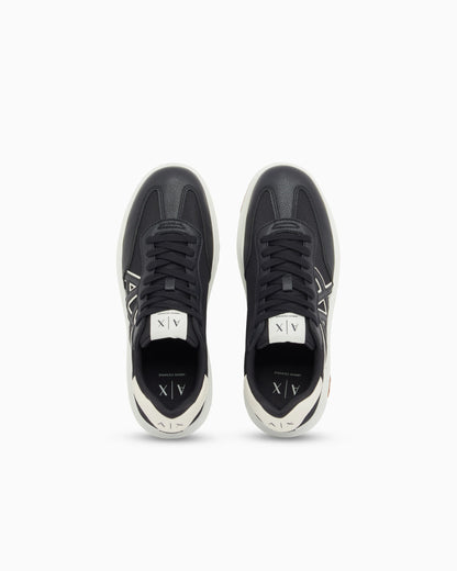 Sneakers with contrasting logo