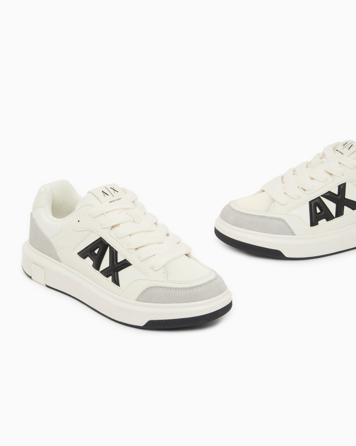 Sneakers in suede and mesh with a rubber sole