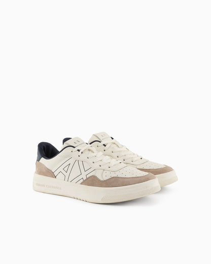Sneakers with logo