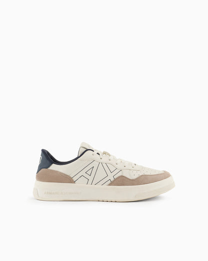 Sneakers with logo