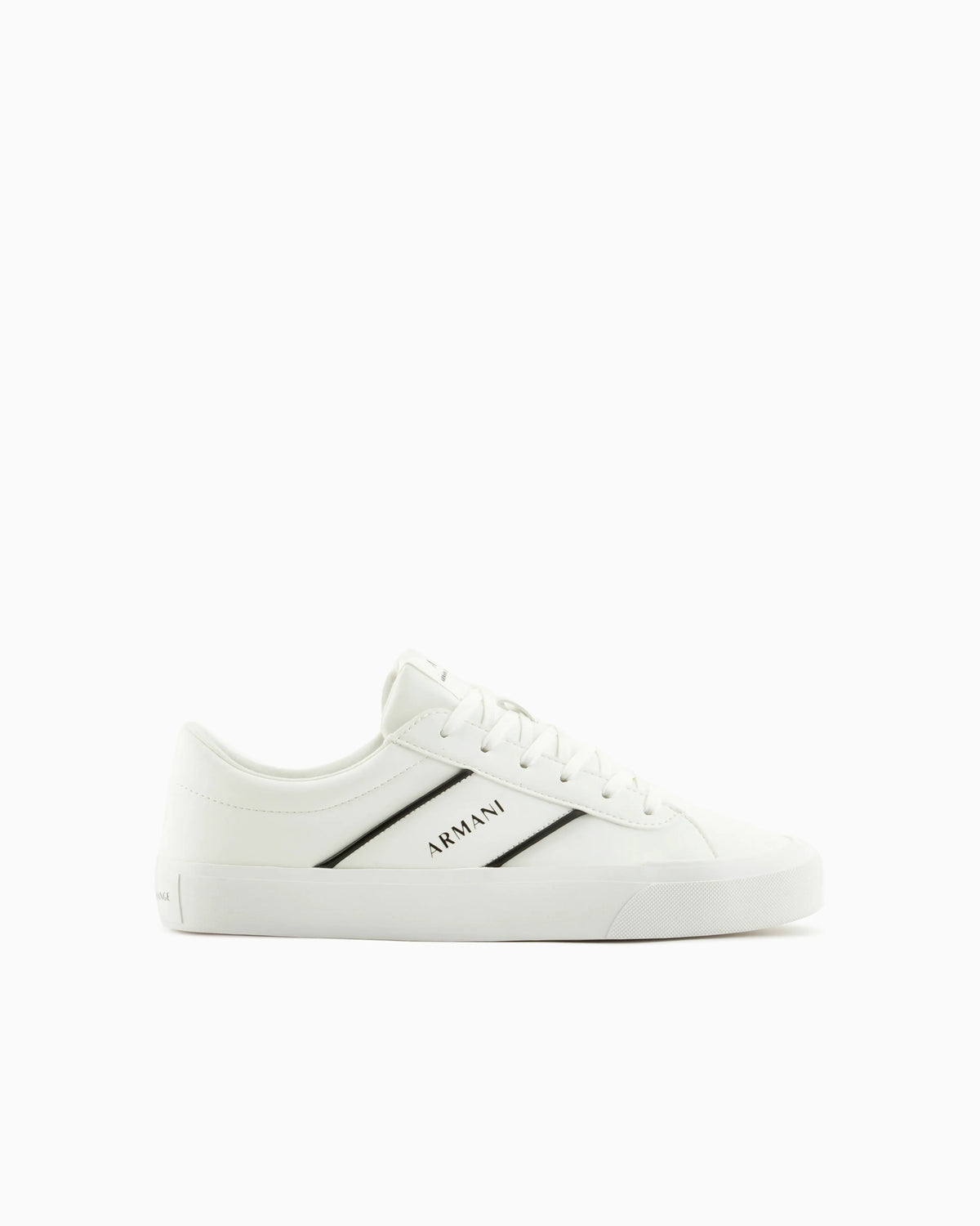 Sneakers with contrasting band