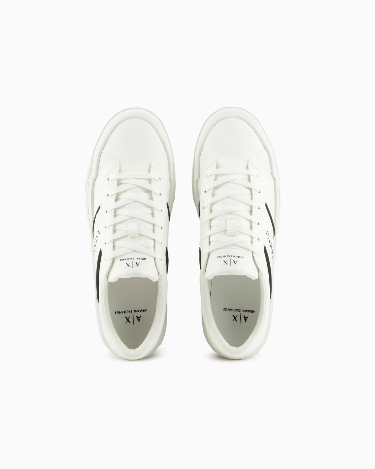 Sneakers with contrasting band