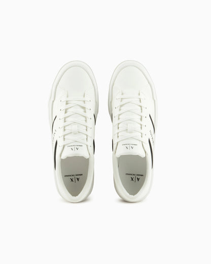 Sneakers with contrasting band