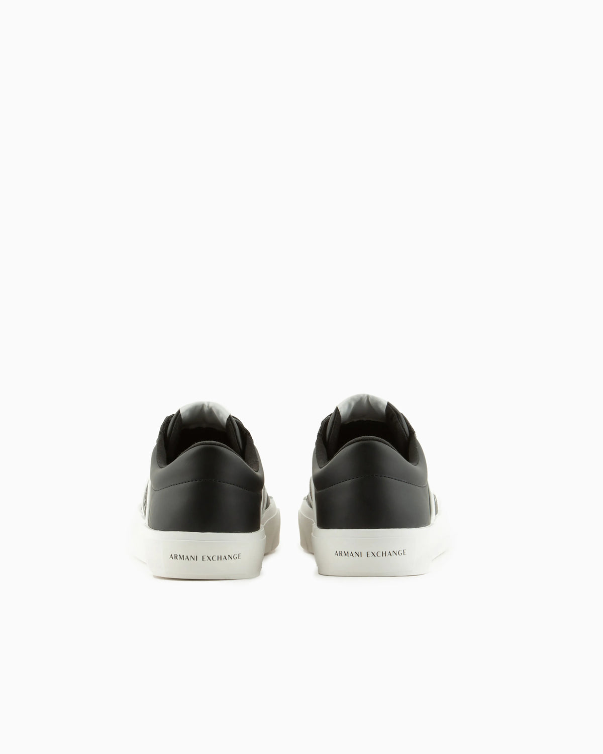 Sneakers with contrasting band