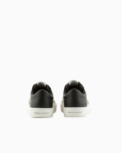 Sneakers with contrasting band