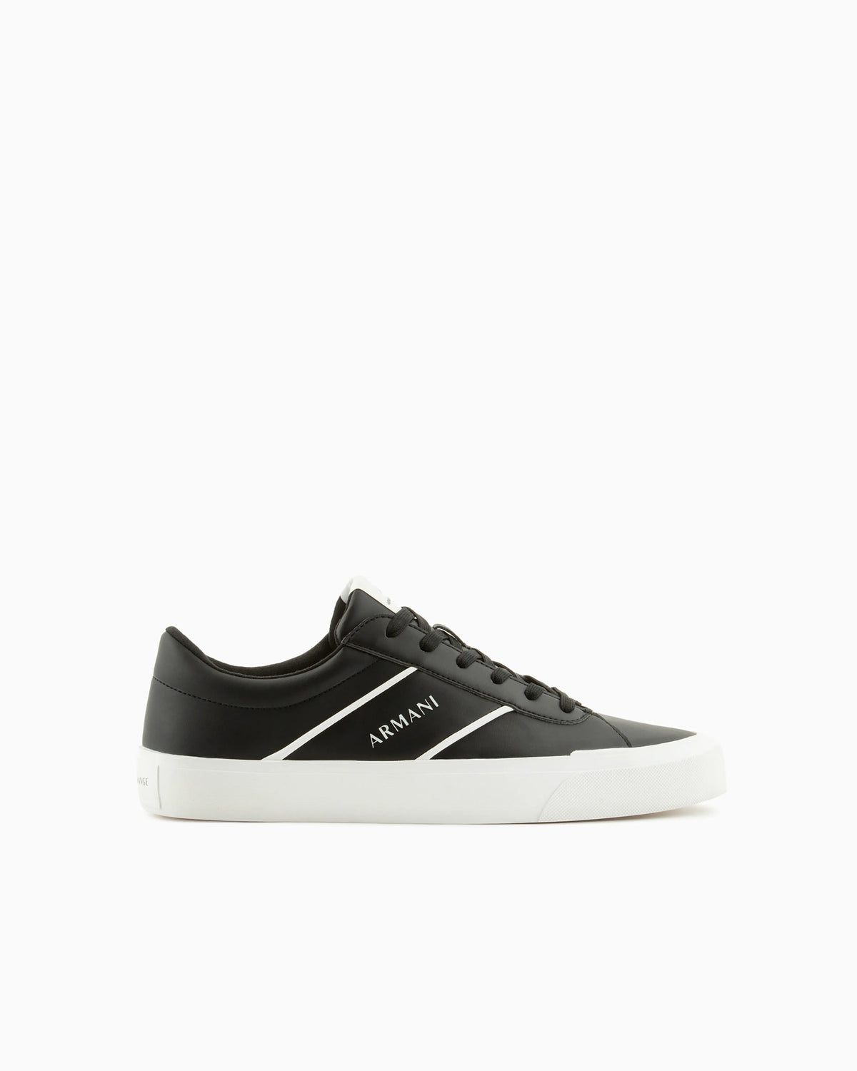 Sneakers with contrasting band