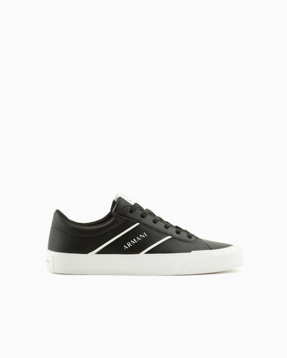 Sneakers with contrasting band