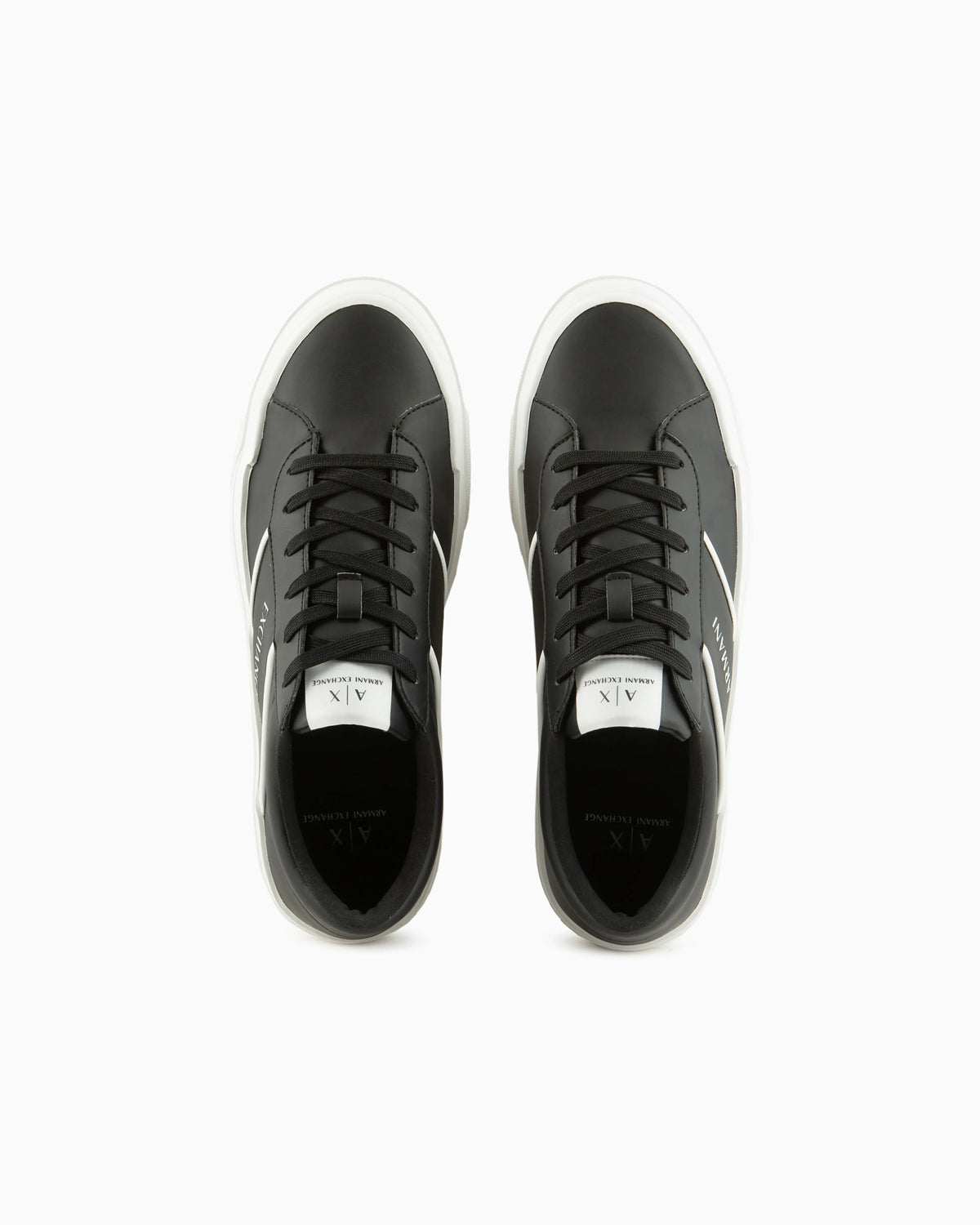 Sneakers with contrasting band