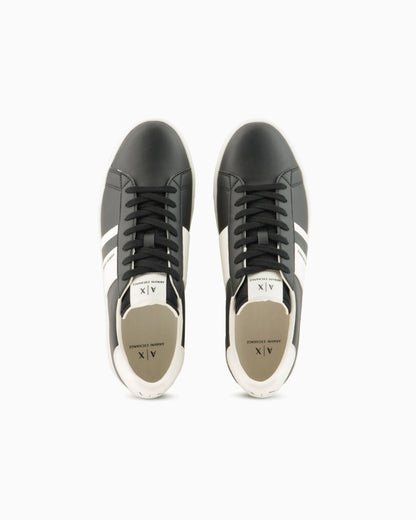 Sneakers with logo