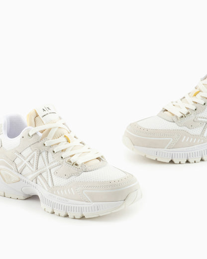 Chunky sneakers with logo on the side and contrasting details