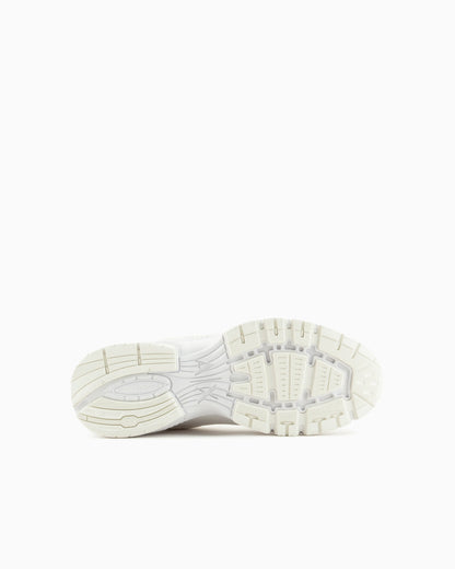 Chunky sneakers with logo on the side and contrasting details