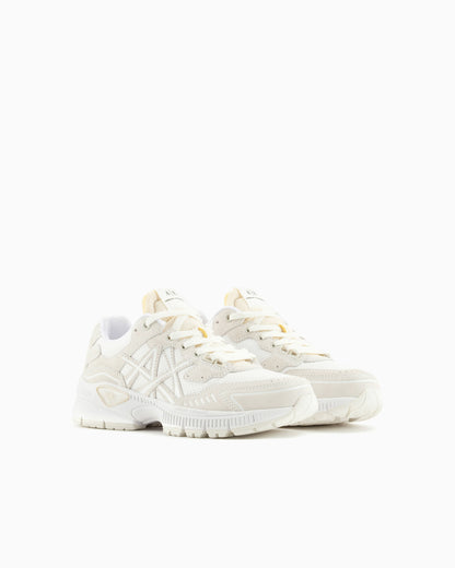 Chunky sneakers with logo on the side and contrasting details