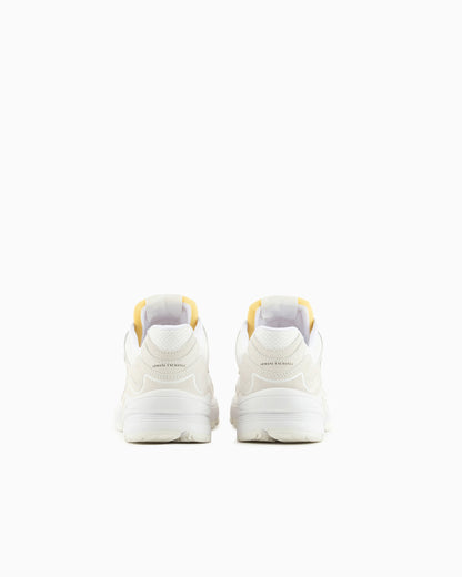 Chunky sneakers with logo on the side and contrasting details
