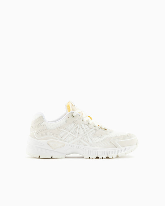 Chunky sneakers with logo on the side and contrasting details