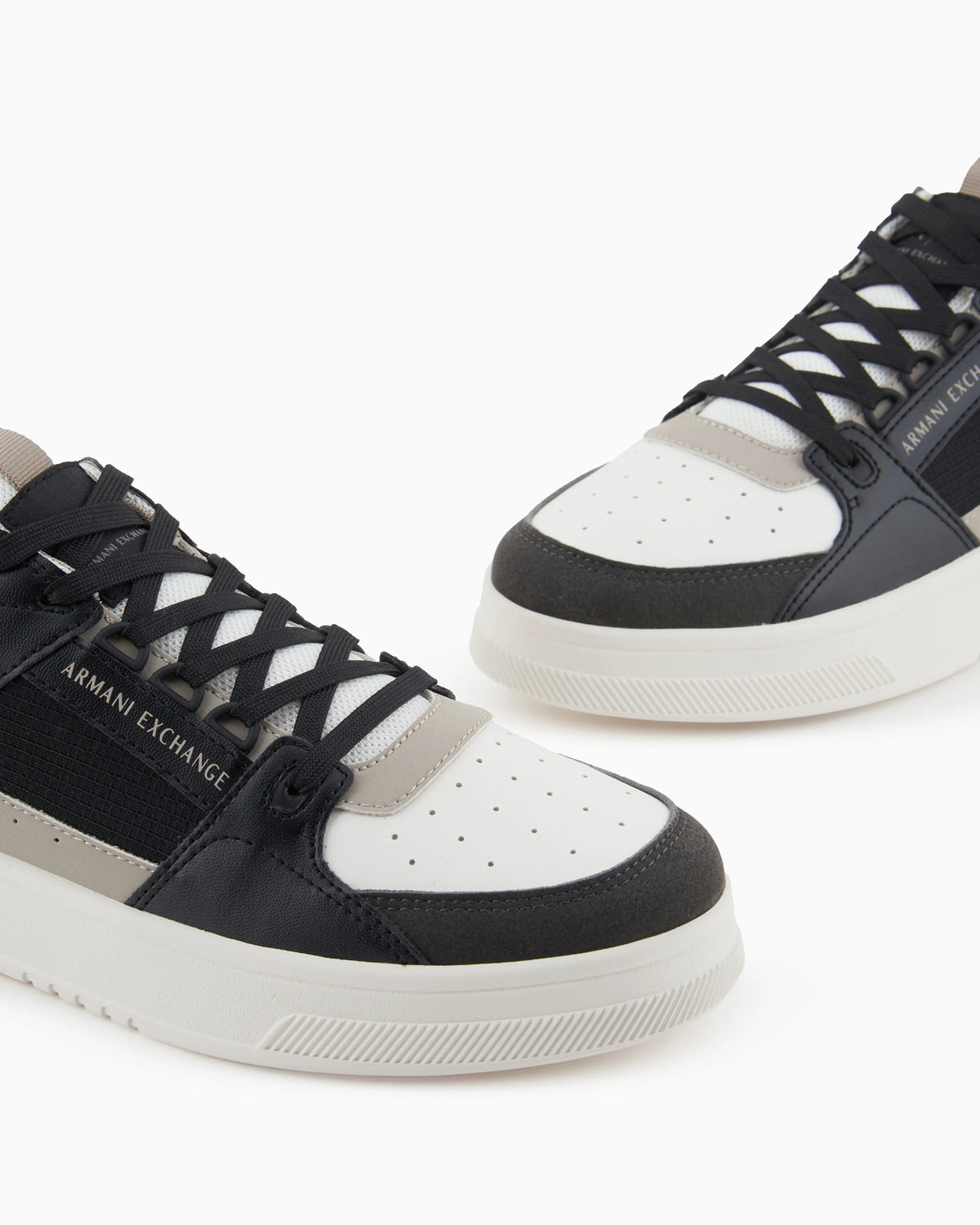 Sneakers with contrasting suede inserts