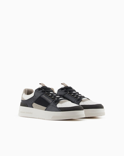 Sneakers with contrasting suede inserts