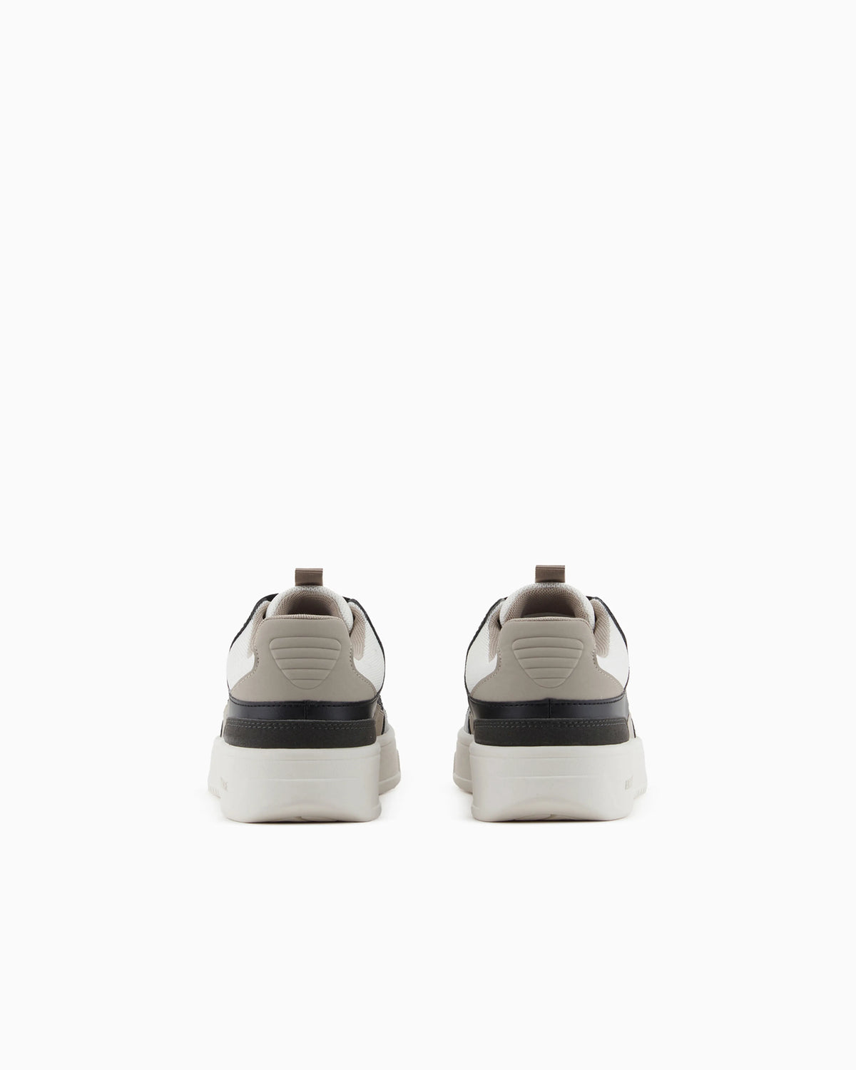 Sneakers with contrasting suede inserts