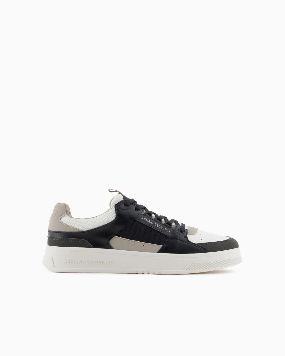 Sneakers with contrasting suede inserts