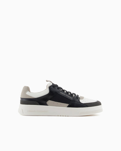 Sneakers with contrasting suede inserts