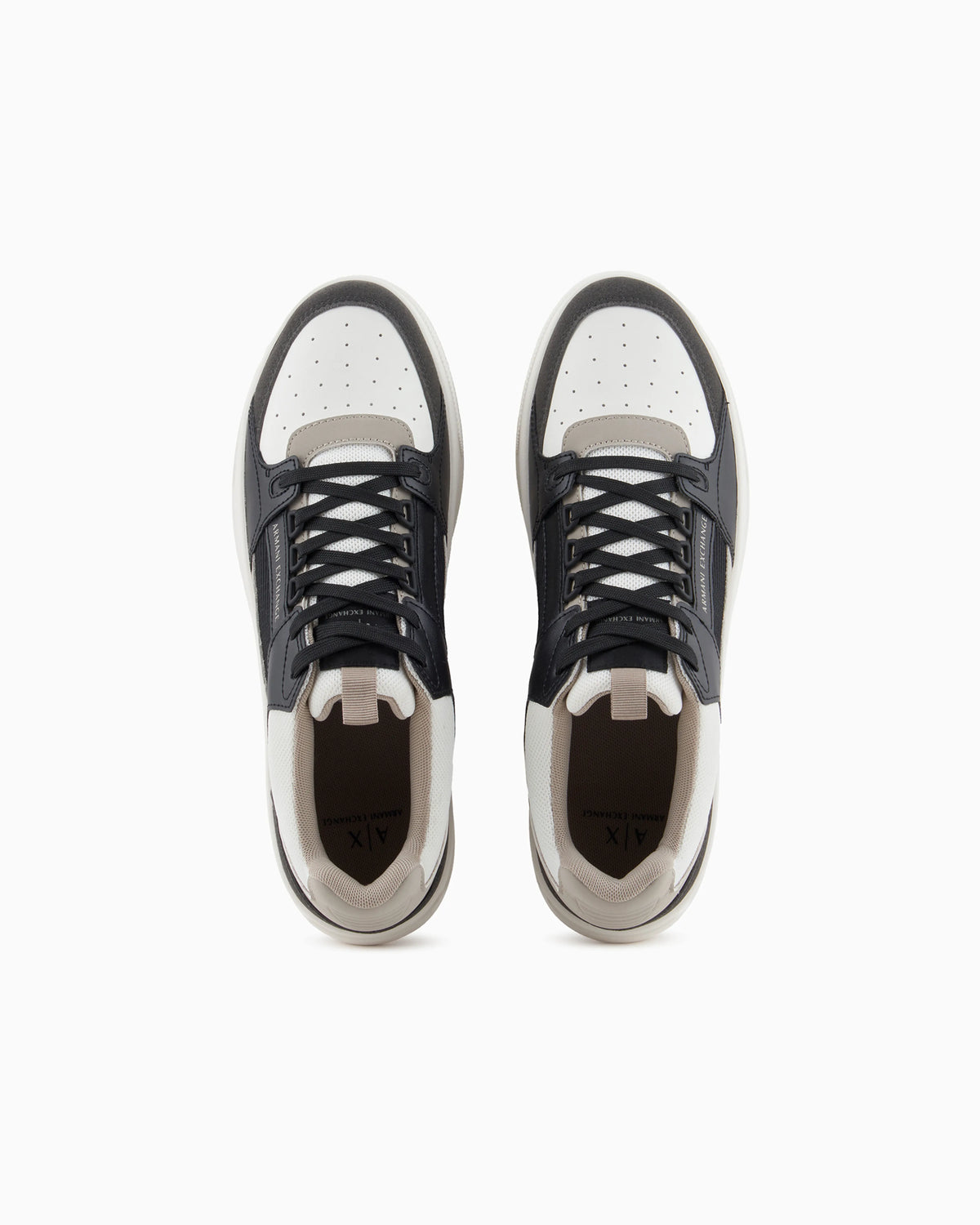 Sneakers with contrasting suede inserts