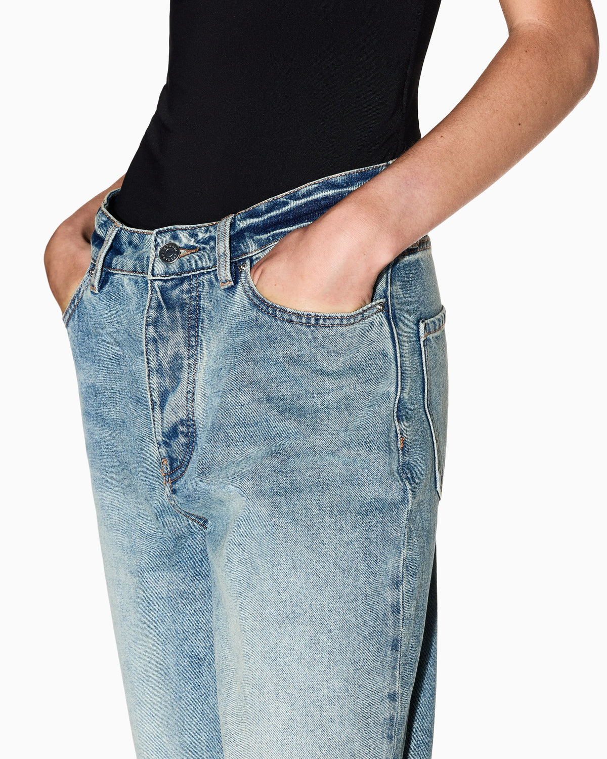 High-waisted rigid denim jeans with a carrot fit Icon