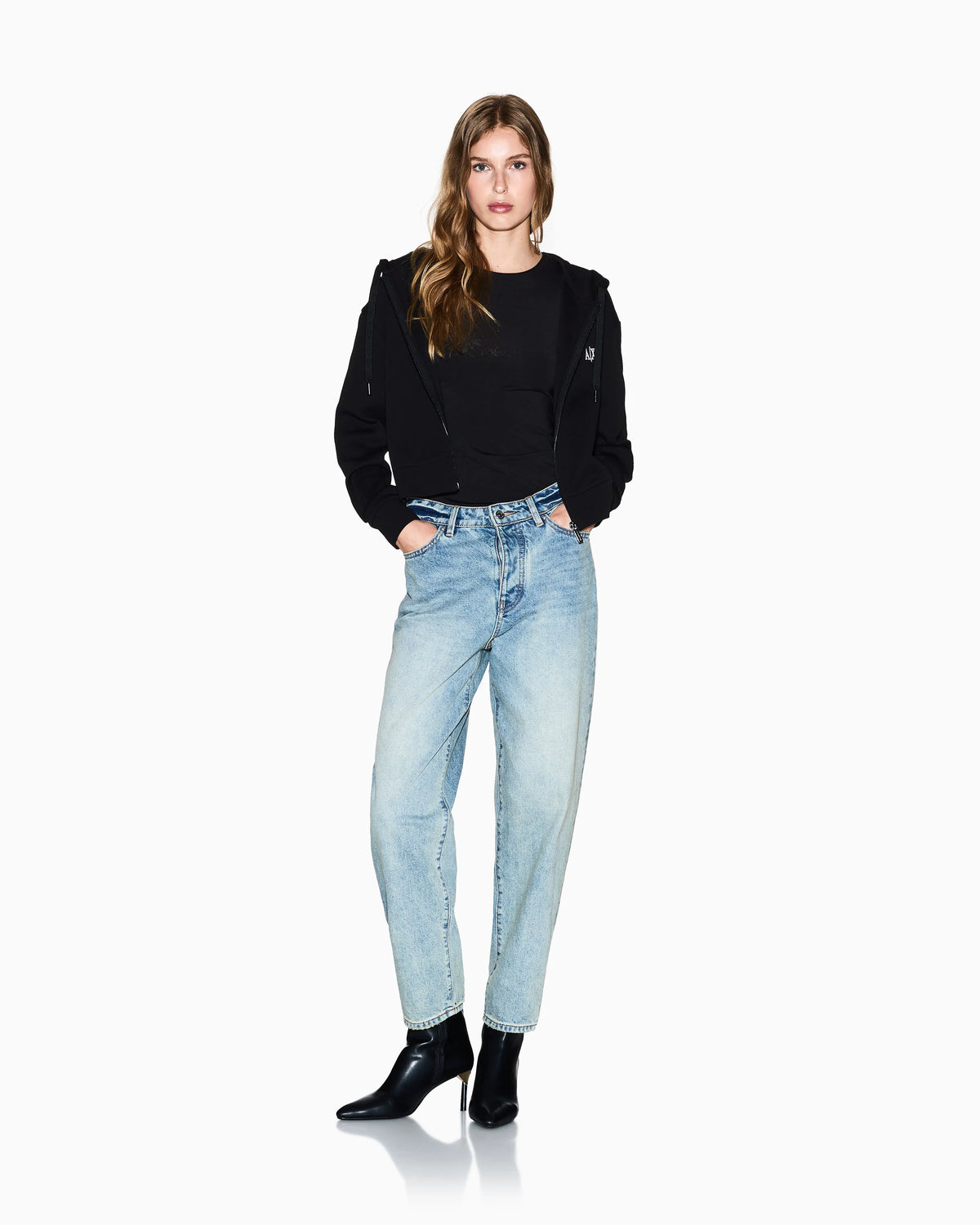 High-waisted rigid denim jeans with a carrot fit Icon