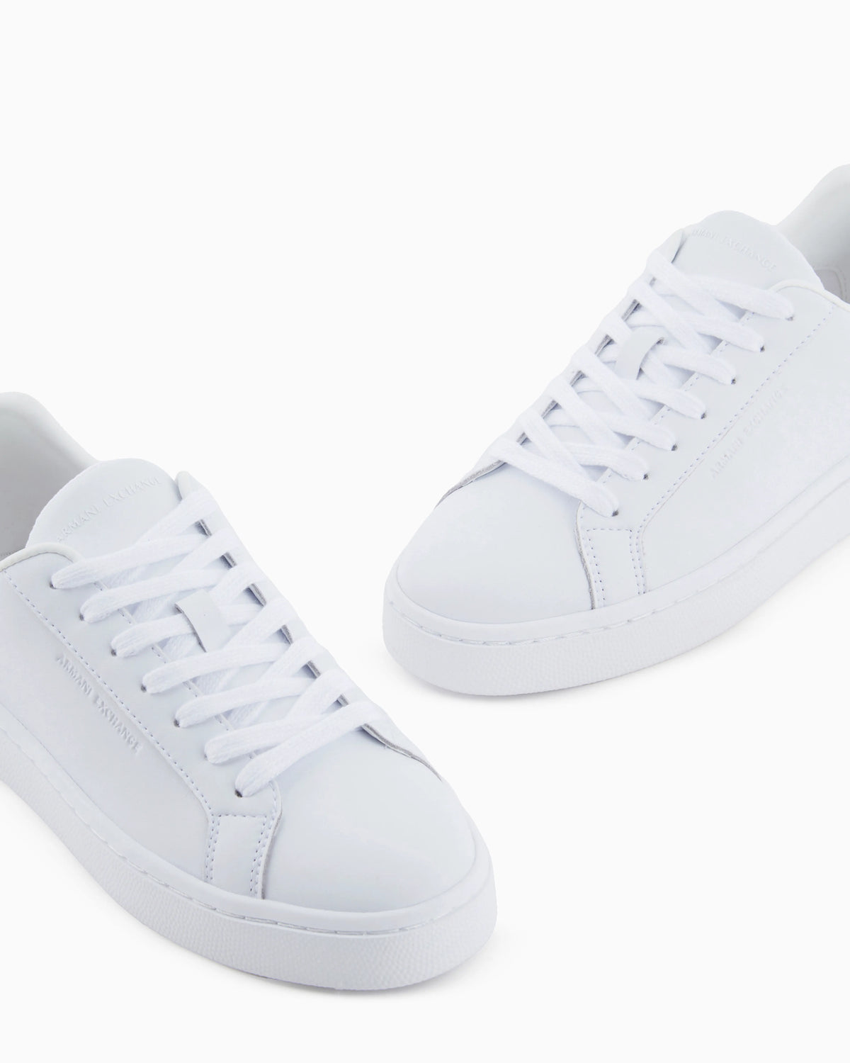 Low-top sneakers in smooth leather with an embossed logo