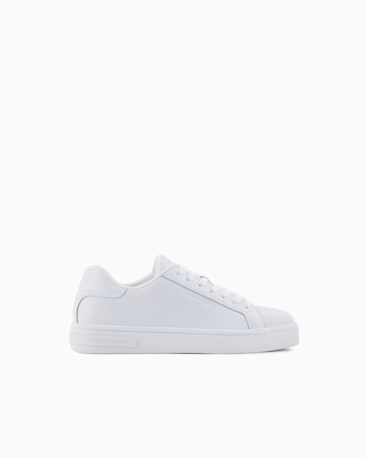 Low-top sneakers in smooth leather with an embossed logo
