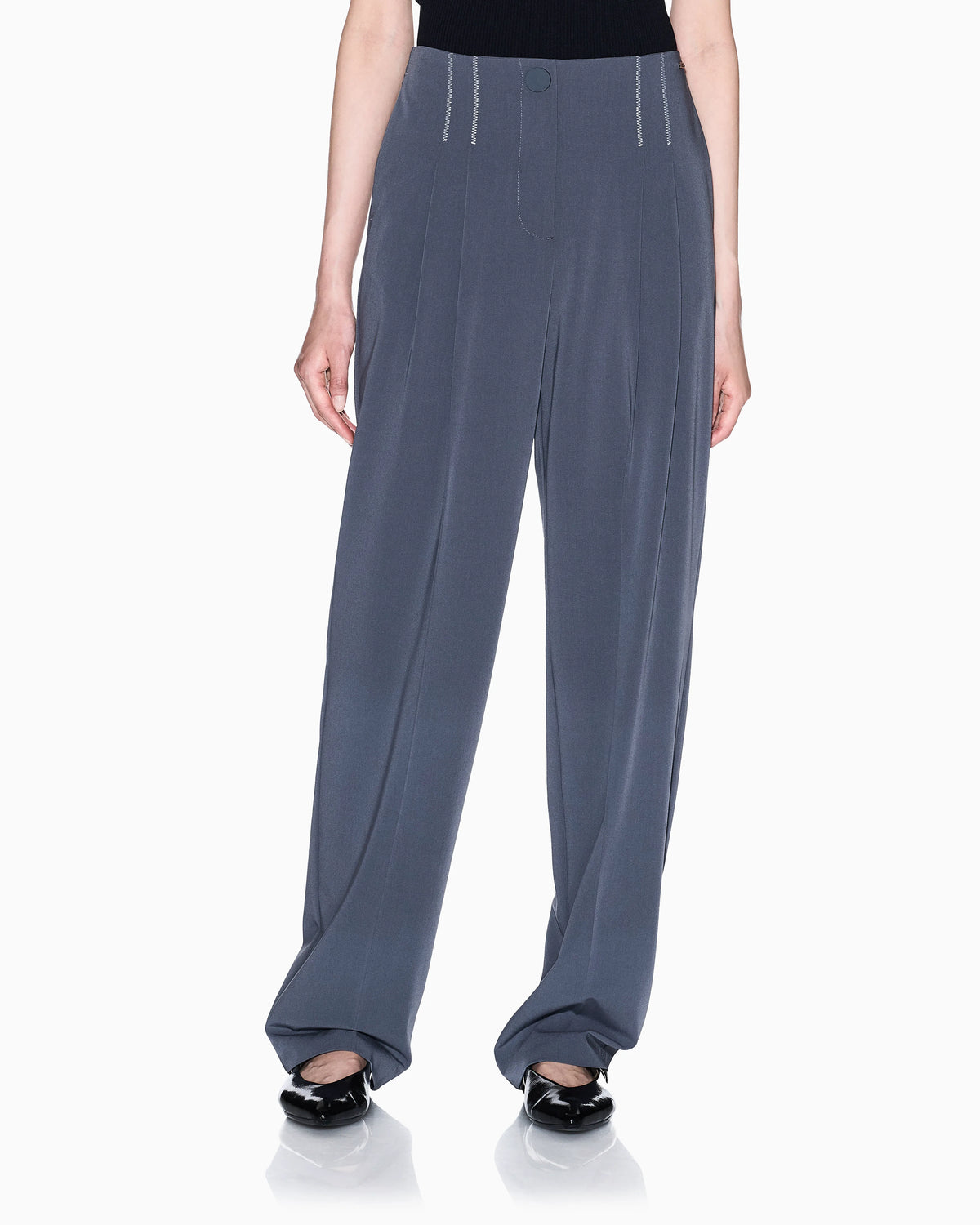 Pants with pleats