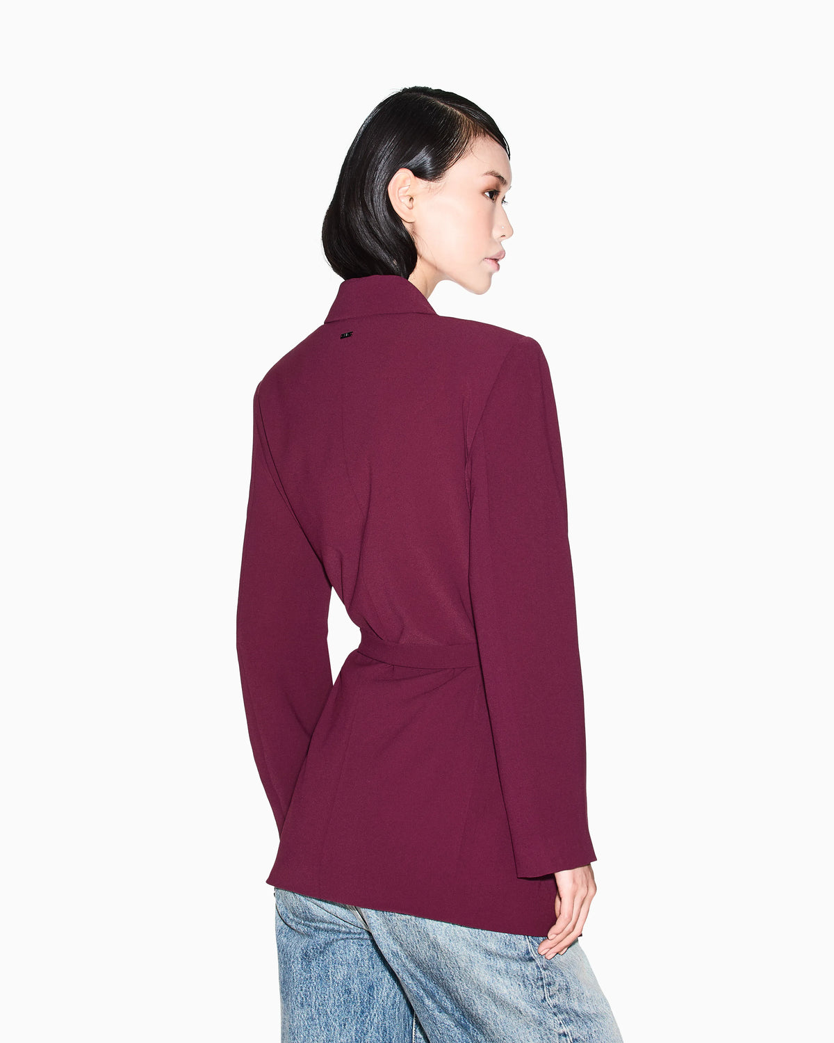 Jacket with thin belt