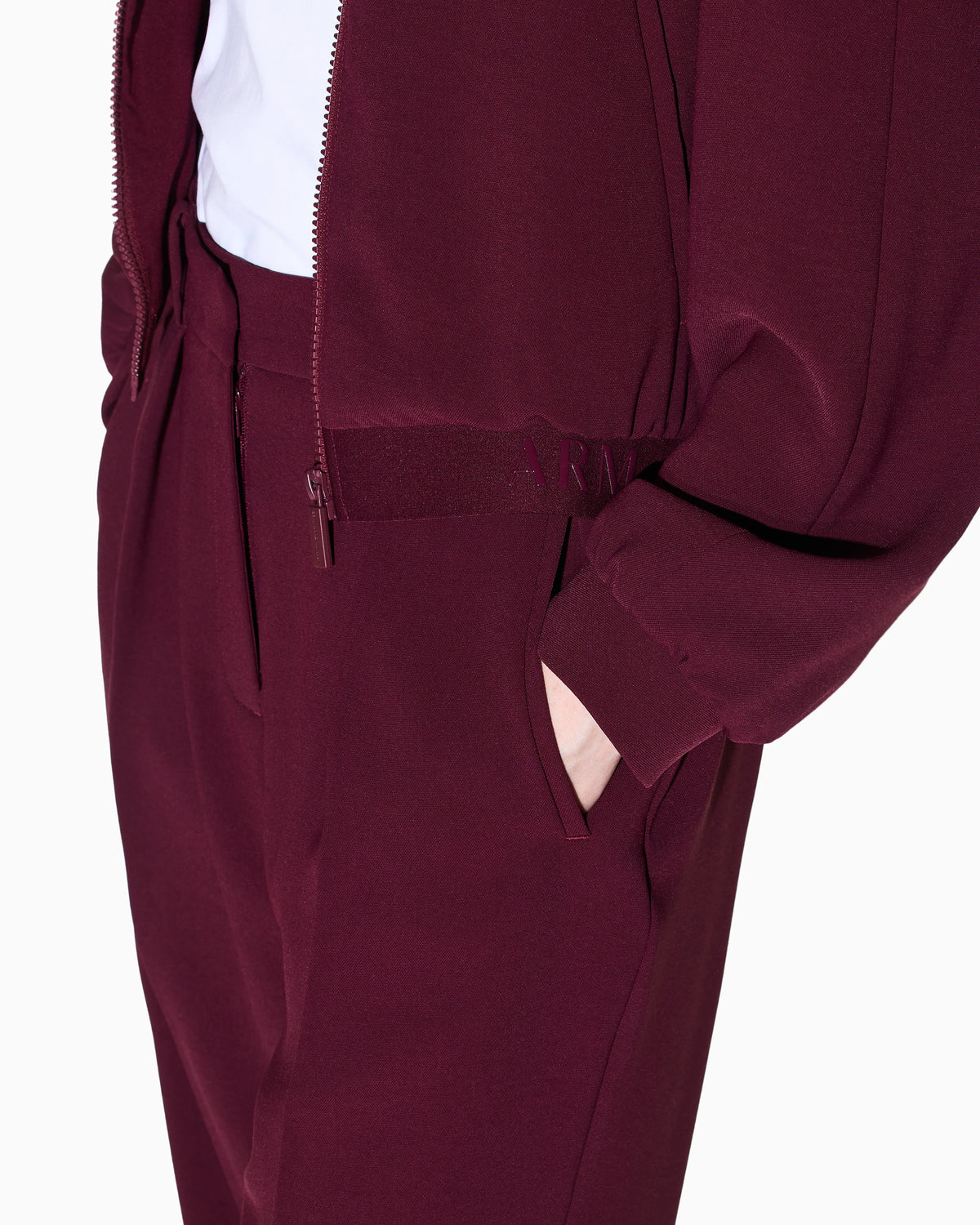 Trousers with pleats in flowing fabric